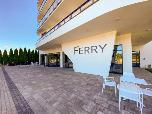 Imagen de los interiores del Hotel Ferry Resort. Foto 7