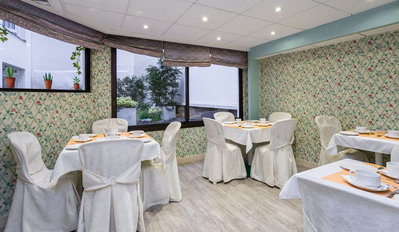 Imagen del bar/restaurante del Hotel Fertel Etoile. Foto 3