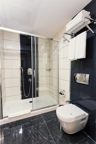 Imagen de la habitación del Hotel Fesa Business. Foto 6