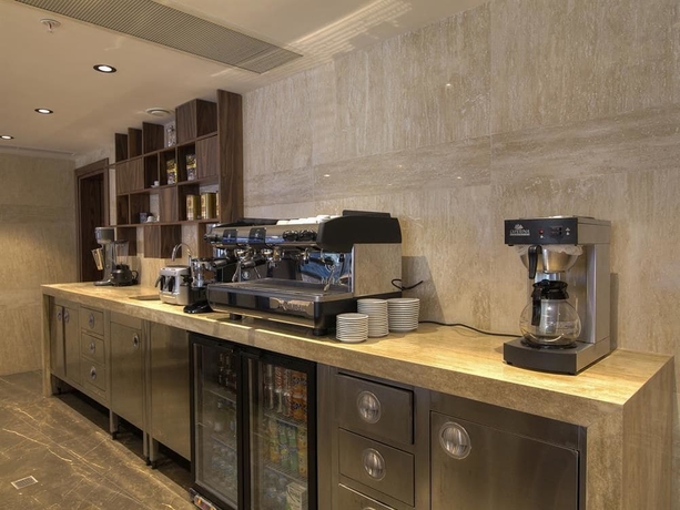 Imagen del bar/restaurante del Hotel Fesa Business. Foto 3