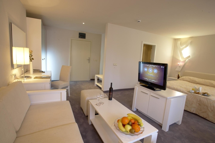 Imagen de los interiores del Hotel Festa Chamkoria. Foto 8