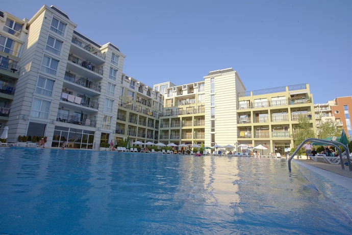 Imagen de la piscina del Hotel Festa Pomorie Resort. Foto 13