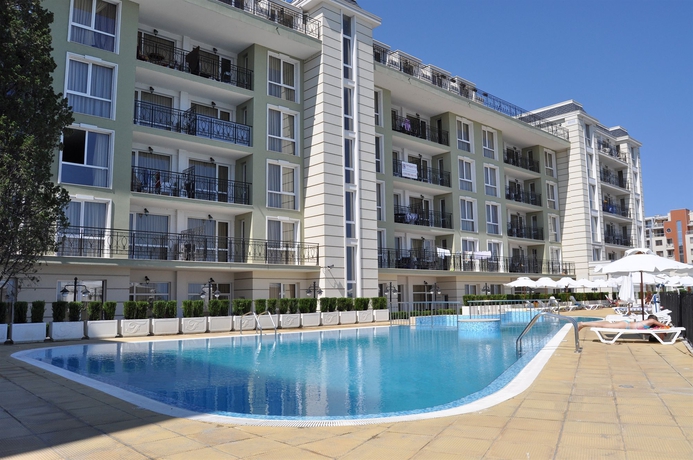 Imagen de la piscina del Hotel Festa Pomorie Resort. Foto 15