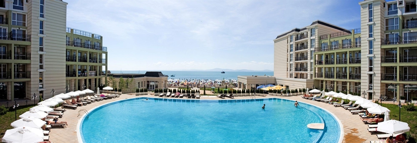 Imagen de la piscina del Hotel Festa Pomorie Resort. Foto 16