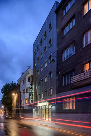 Imagen de los exteriores del Hotel Festival. Foto 8