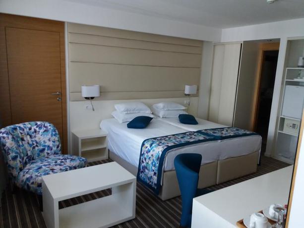 Imagen de la habitación del Hotel Festival. Foto 5