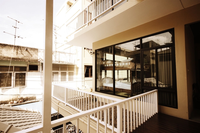 Imagen de la habitación del Hotel Feung Nakorn Balcony Rooms and Cafe. Foto 12