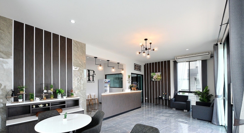 Imagen de los interiores del Hotel Feungfah Litz. Foto 19