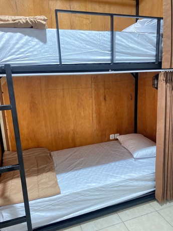 Imagen de la habitación del Hotel Fi Hostel Kuta. Foto 3