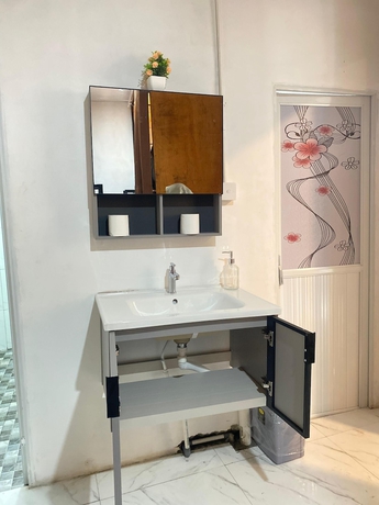 Imagen de la habitación del Hotel Fi Hostel Kuta. Foto 4