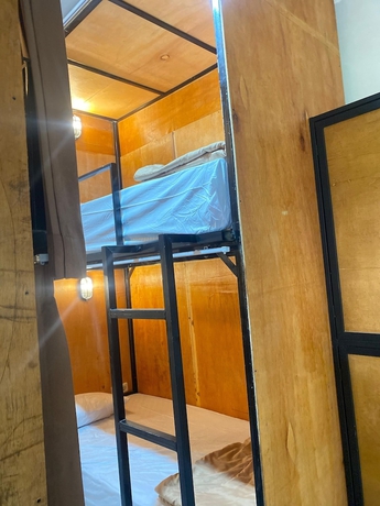 Imagen de la habitación del Hotel Fi Hostel Kuta. Foto 5