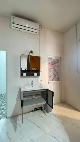 Imagen de la habitación del Hotel Fi Hostel Kuta. Foto 9