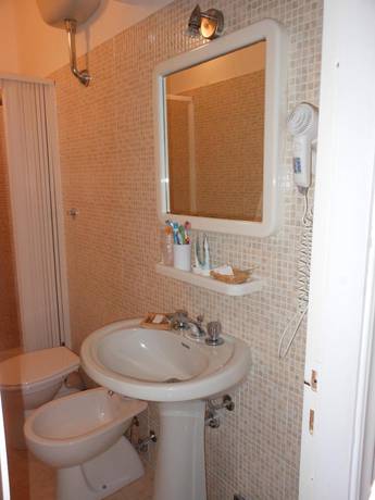 Imagen de la habitación del Hotel Fiammetta, Livorno. Foto 20
