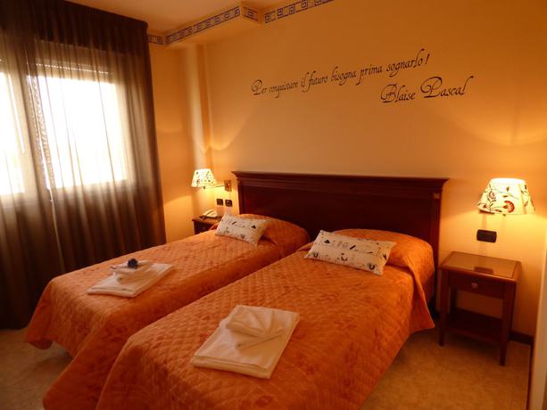 Imagen de la habitación del Hotel Fidenza. Foto 8