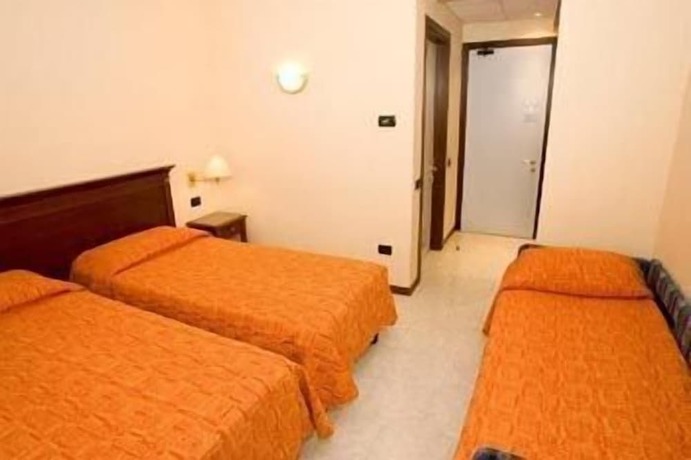 Imagen de la habitación del Hotel Fidenza. Foto 11