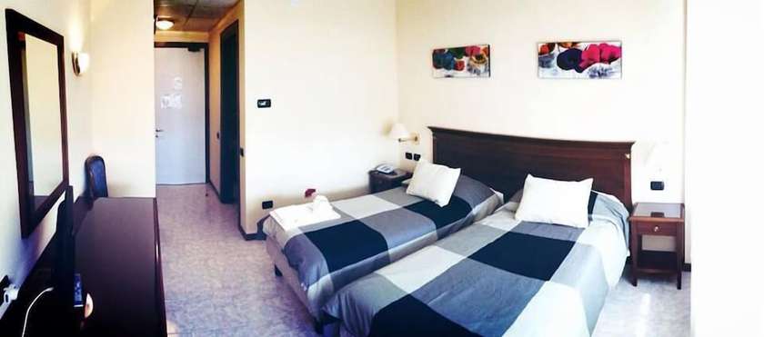 Imagen de la habitación del Hotel Fidenza. Foto 16