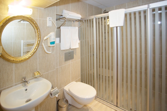 Imagen de la habitación del Hotel Fides. Foto 5