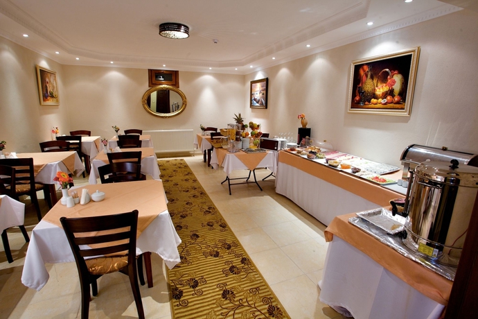 Imagen del bar/restaurante del Hotel Fides. Foto 3