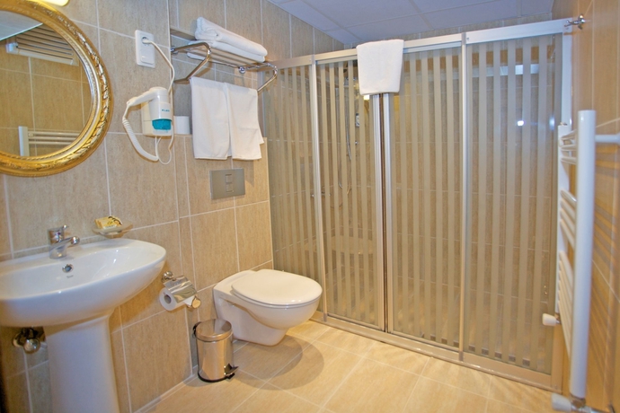 Imagen de la habitación del Hotel Fides. Foto 8