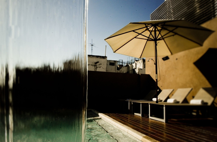 Imagen de la piscina del Hotel Fierro Buenos Aires. Foto 15