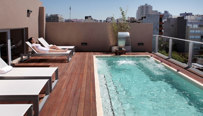 Imagen de la piscina del Hotel Fierro Buenos Aires. Foto 16