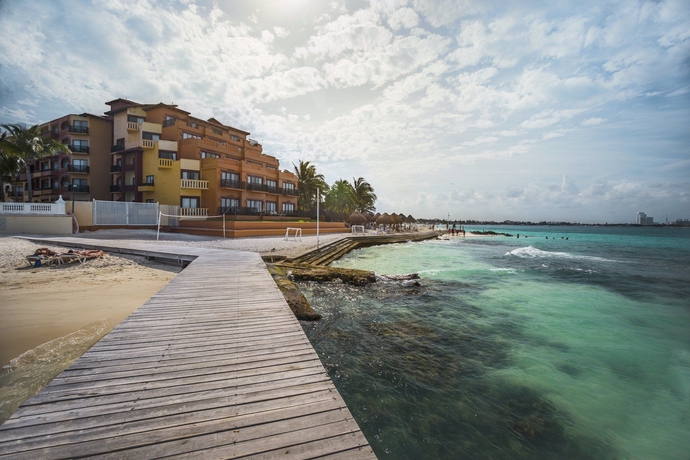 Imagen de los exteriores del Hotel Fiesta Americana Cancun Villas. Foto 14