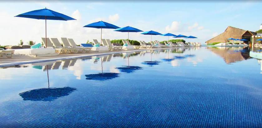 Imagen de la piscina del Hotel Fiesta Americana Club at Live Aqua by Go Travel Club. Foto 18