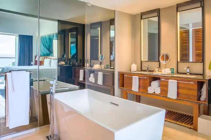 Imagen de la habitación del Hotel Fiesta Americana Club at Live Aqua by Go Travel Club. Foto 8