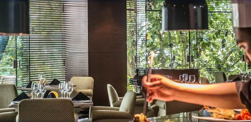 Imagen del bar/restaurante del Hotel Fiesta Americana Club at Live Aqua by Go Travel Club. Foto 3