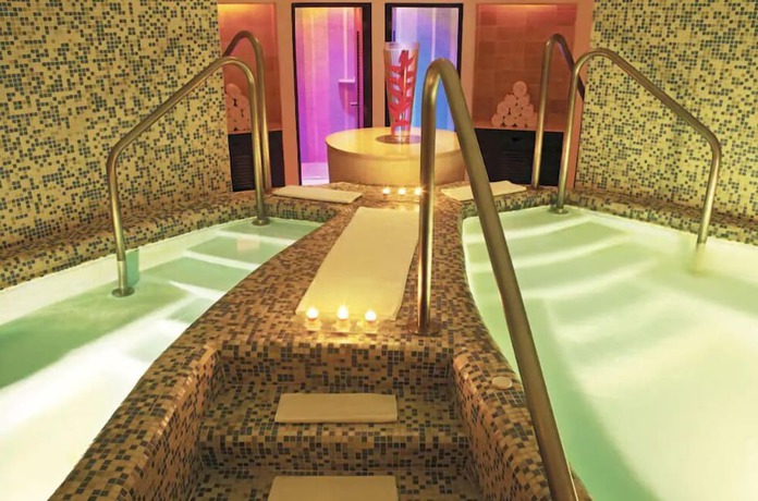 Imagen de la piscina del Hotel Fiesta Americana Club at Live Aqua by Go Travel Club. Foto 20