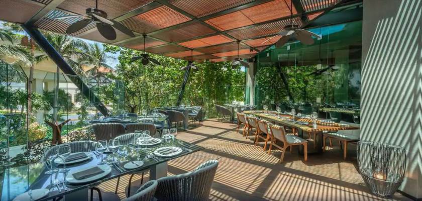 Imagen del bar/restaurante del Hotel Fiesta Americana Club at Live Aqua by Go Travel Club. Foto 5