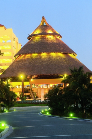 Imagen de los exteriores del Hotel Fiesta Americana Condesa Cancun All Inclusive. Foto 5