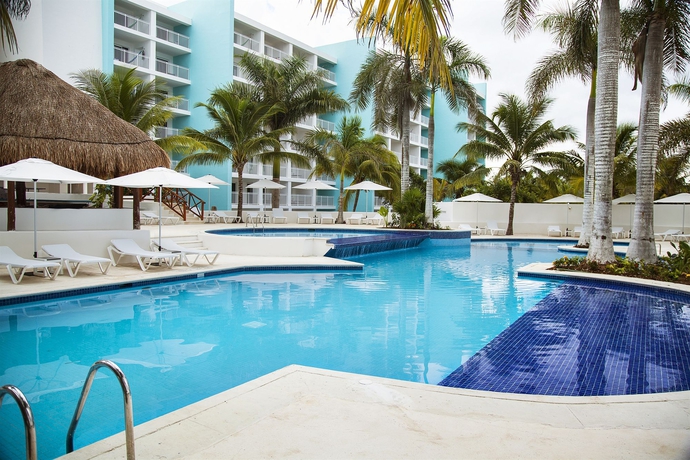 Imagen de la piscina del Hotel Fiesta Americana Cozumel All Inclusive. Foto 14