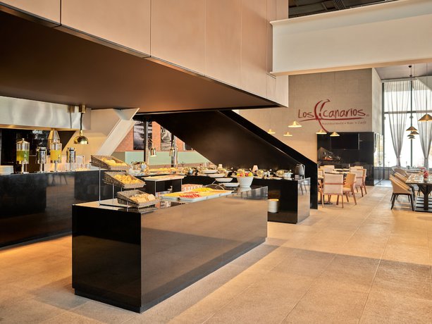 Imagen del bar/restaurante del Hotel Fiesta Americana Viaducto Aeropuerto. Foto 2