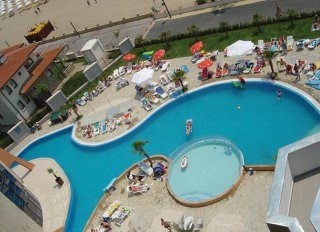 Imagen de la piscina del Hotel Fiesta Beach. Foto 4