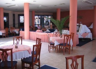 Imagen del bar/restaurante del Hotel Fiesta Beach. Foto 2