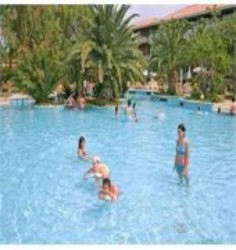 Imagen de la piscina del Hotel Fiesta Beach Resort, Siracusa. Foto 5