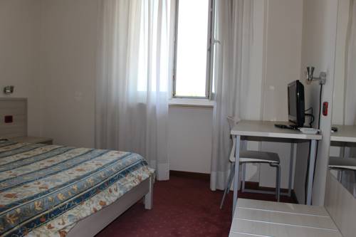 Imagen de la habitación del Hotel Fiesta, Casalpusterlengo. Foto 3