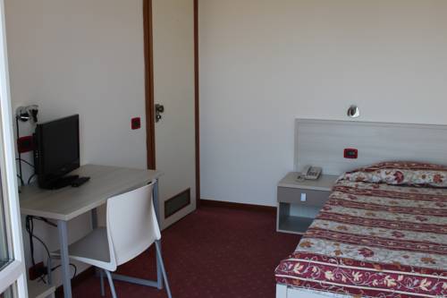 Imagen de la habitación del Hotel Fiesta, Casalpusterlengo. Foto 8
