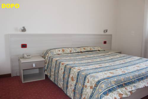 Imagen de la habitación del Hotel Fiesta, Casalpusterlengo. Foto 12