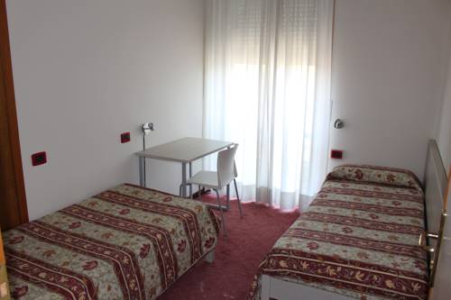 Imagen de la habitación del Hotel Fiesta, Casalpusterlengo. Foto 13