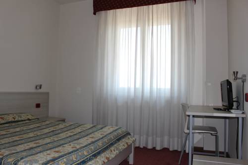 Imagen de la habitación del Hotel Fiesta, Casalpusterlengo. Foto 14