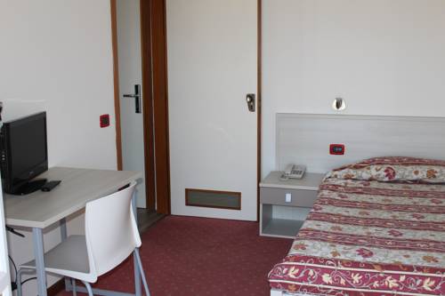 Imagen de la habitación del Hotel Fiesta, Casalpusterlengo. Foto 16