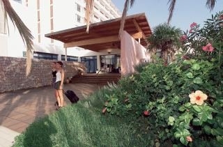 Imagen de los exteriores del Hotel Fiesta Hotel Playa d'en Bossa. Foto 6