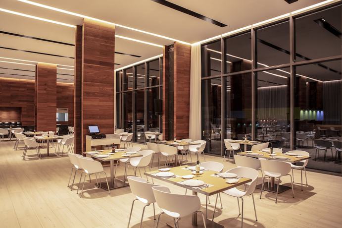 Imagen del bar/restaurante del Hotel Fiesta Inn Aguascalientes Patio. Foto 4