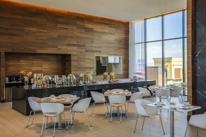 Imagen del bar/restaurante del Hotel Fiesta Inn Aguascalientes Patio. Foto 7