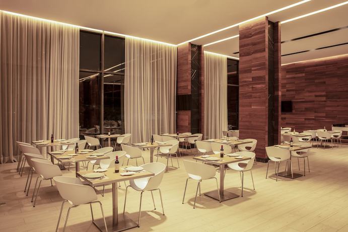 Imagen del bar/restaurante del Hotel Fiesta Inn Aguascalientes Patio. Foto 8