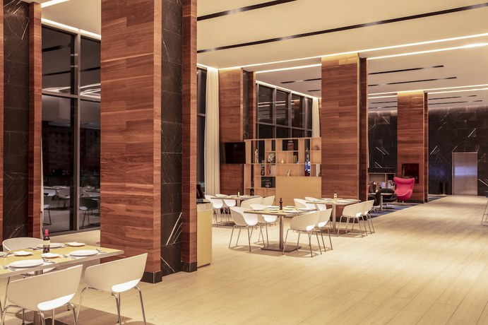 Imagen del bar/restaurante del Hotel Fiesta Inn Aguascalientes Patio. Foto 9