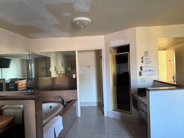 Imagen de la habitación del Hotel Fiesta Inn- Bell Gardens/ Los Angeles. Foto 5
