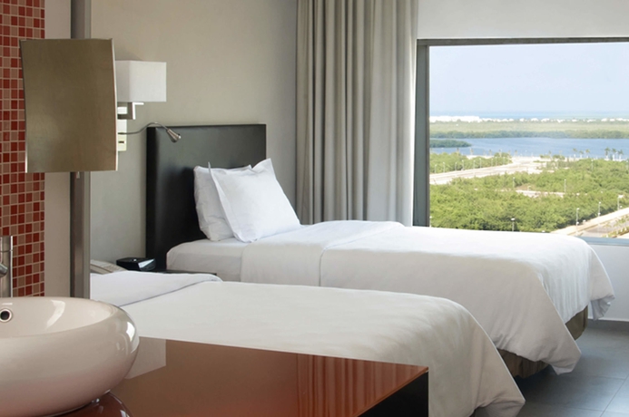 Imagen de la habitación del Hotel Fiesta Inn Cancun Las Americas. Foto 7